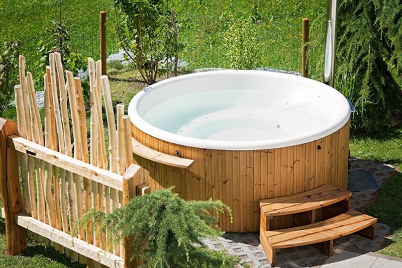 Wisconsin Homes for Sale with Exterior Hot Tub 500K to 1 Million