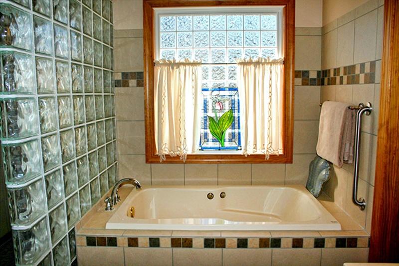 Wisconsin Homes for Sale with Whirlpool Tub 300K to 350K